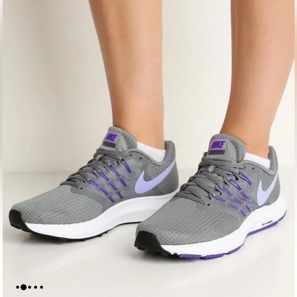 Nike Women's Athletic Shoes Size 9.5